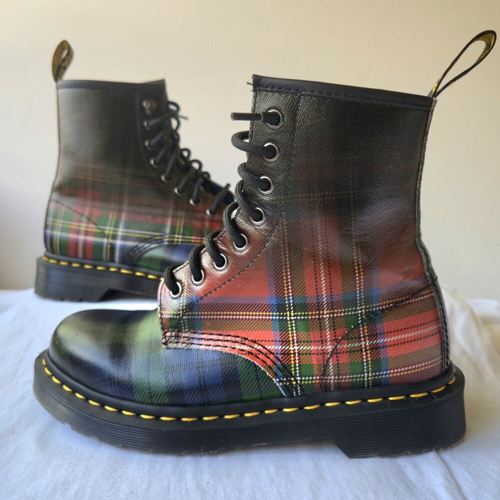 Dr Martens 1460 Tartan Women's Green/Red/Black Plaid 8 Eye Combat Boots Size 7